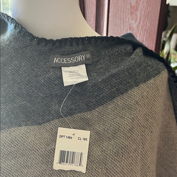 Color Block Poncho - Picture 3 of 9